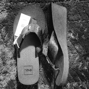 BNWT Teva Flip Flops